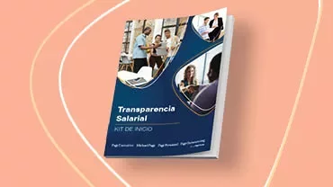 Folleto titulado “Transparencia Salarial Kit de Inicio” muestra a diversos profesionales en entornos de oficina sobre un fondo rosa claro con líneas curvas.
