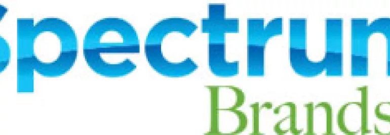 Logotipo de Spectrum Brands con letras azules y verdes.