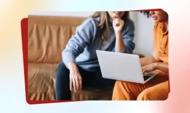 Imagen promocional de Talent Trends 2026 de personas mirando un ordenador